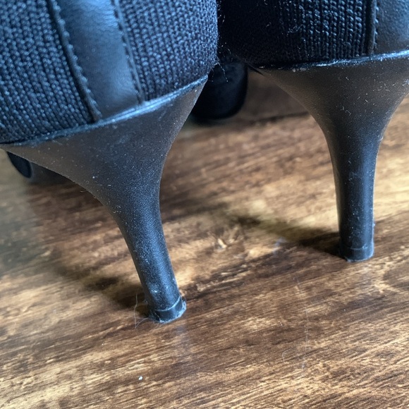 NEIMAN MATCUS BLACK KNIT STILETTO SHOE - Picture 4 of 8